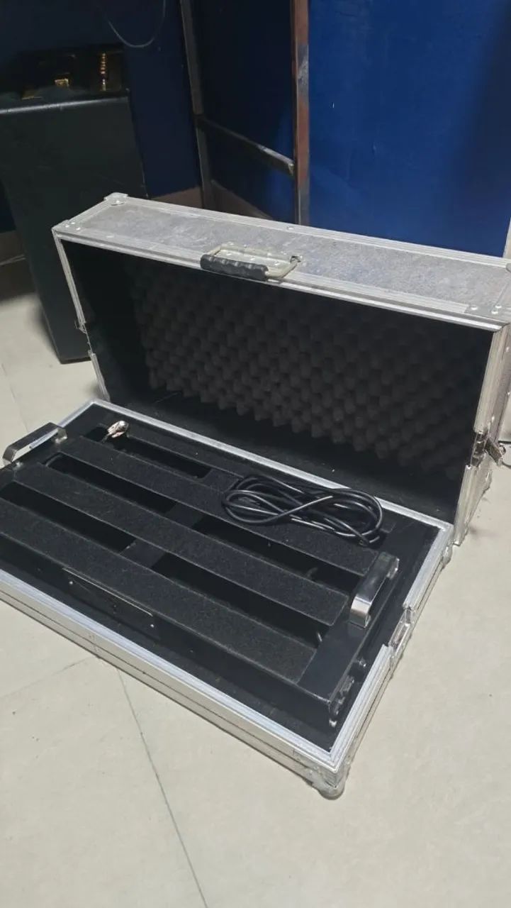 Pedalboard CFD com Case rigido