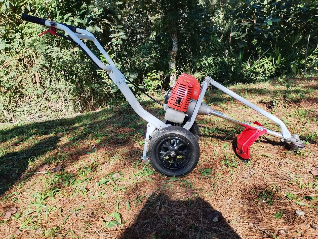 Roçadeira carrinho e guidão 