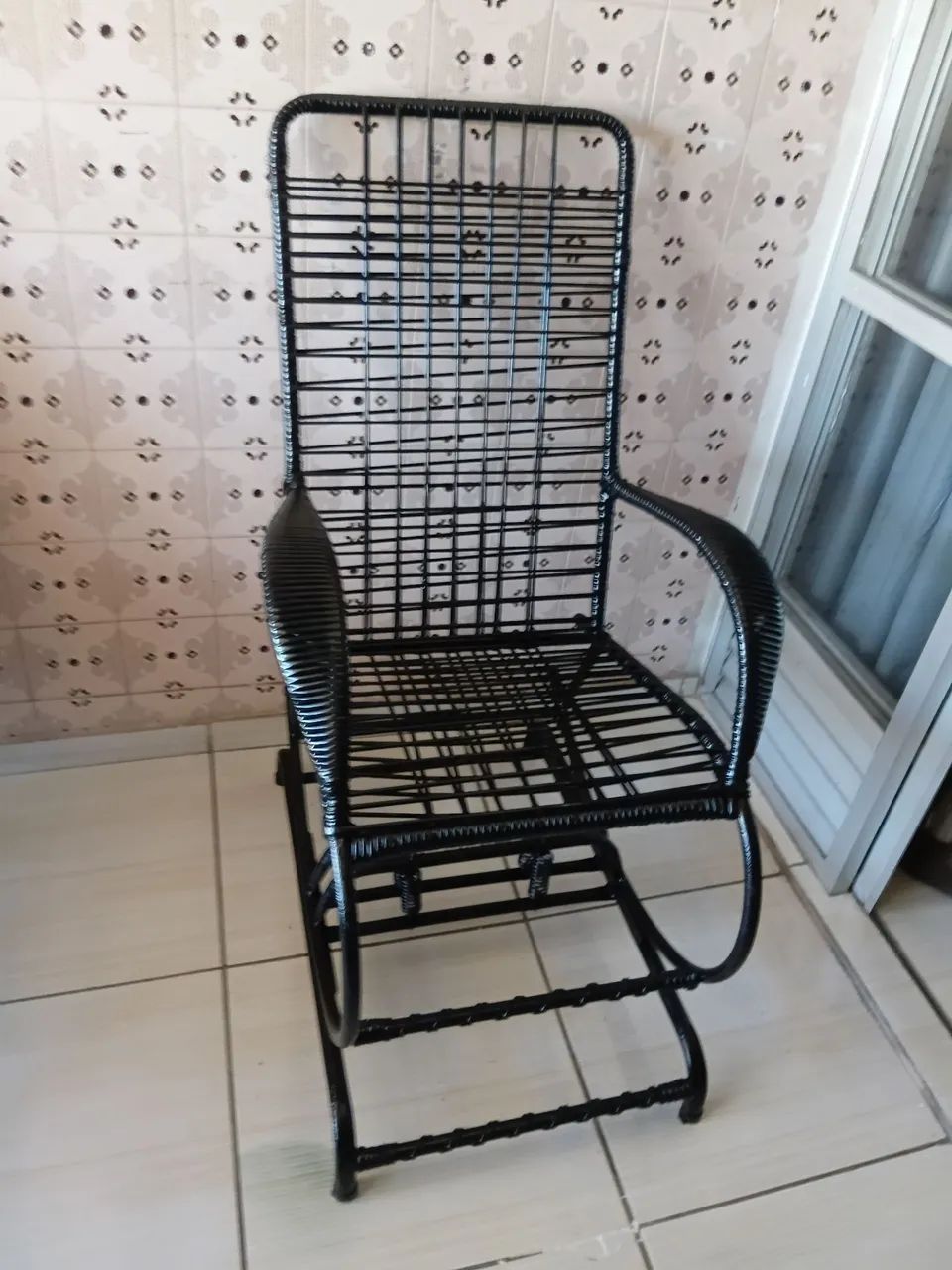 Cadeira Nova De Balanço Grafite Com Assento e Encosto Feitos Fios De Plásticos 04 Molas  - Foto 3