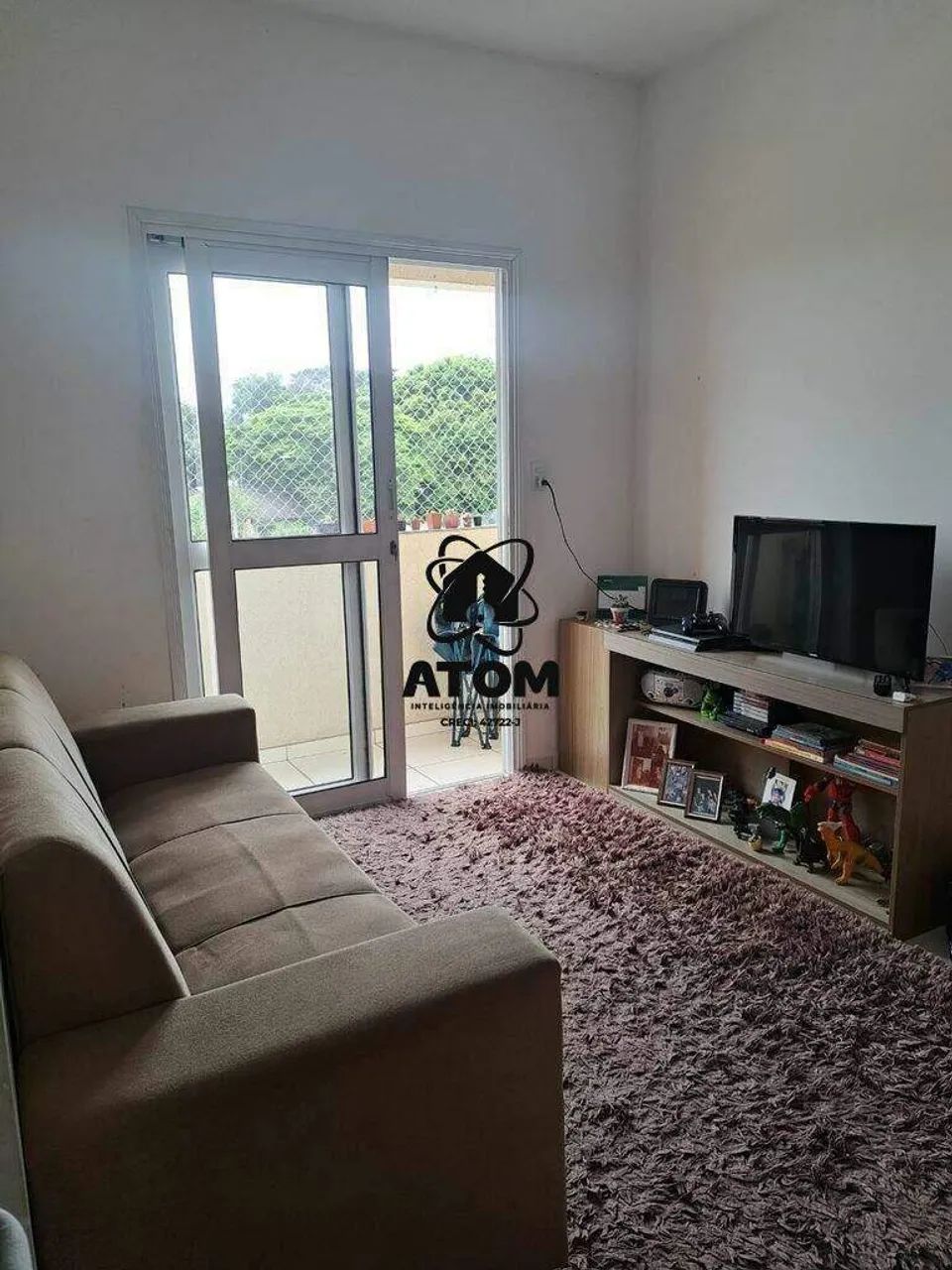 Apartamento com sacada à venda em Taubaté.