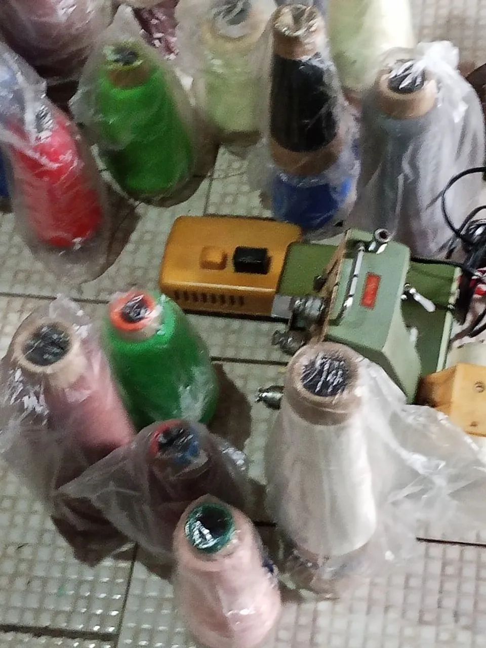 Vendo máquina overloque  - Foto 4