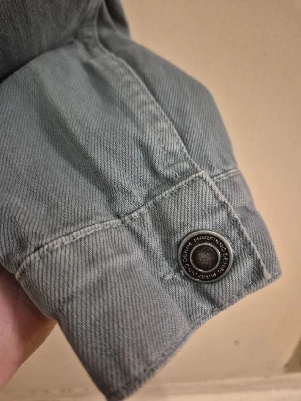  Jaqueta Trucker em Sarja com Bolsos - Foto 3