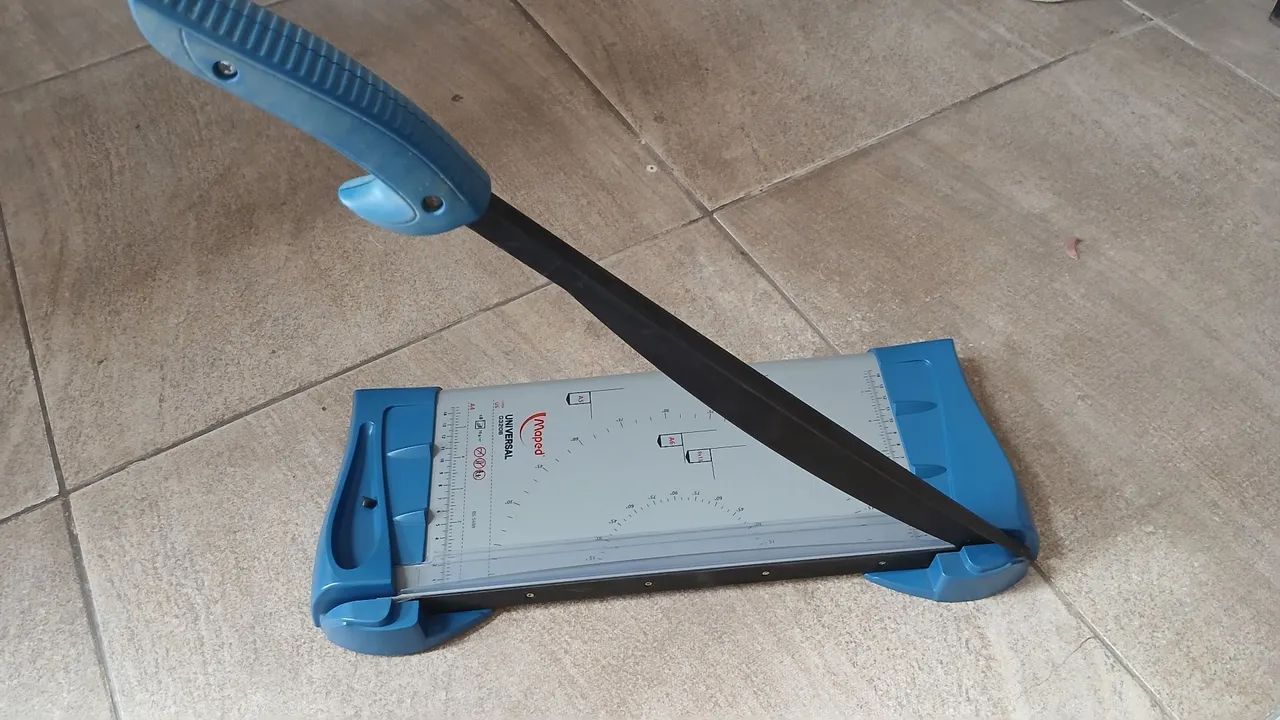 Guilhotina manual modelo Universal 