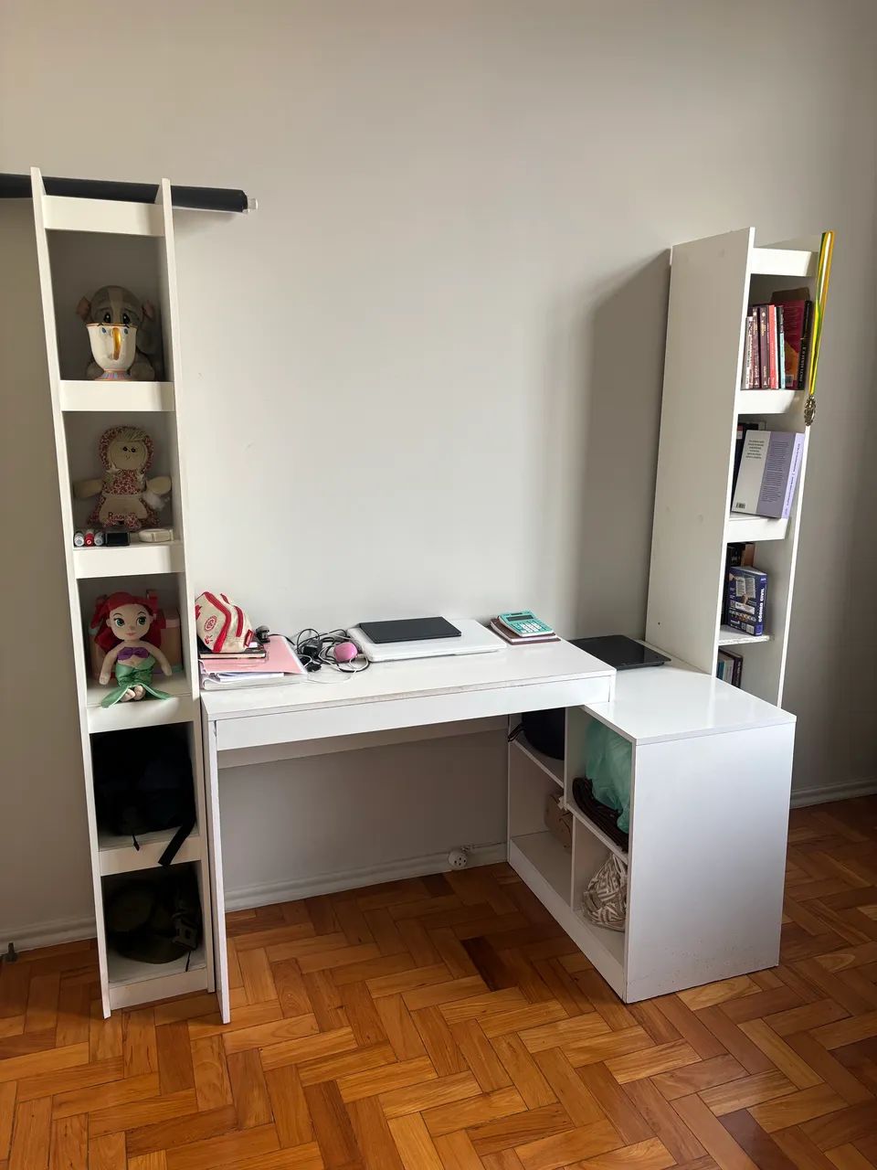     Escrivaninha Branca com 2 Estantes - Conjunto Completo