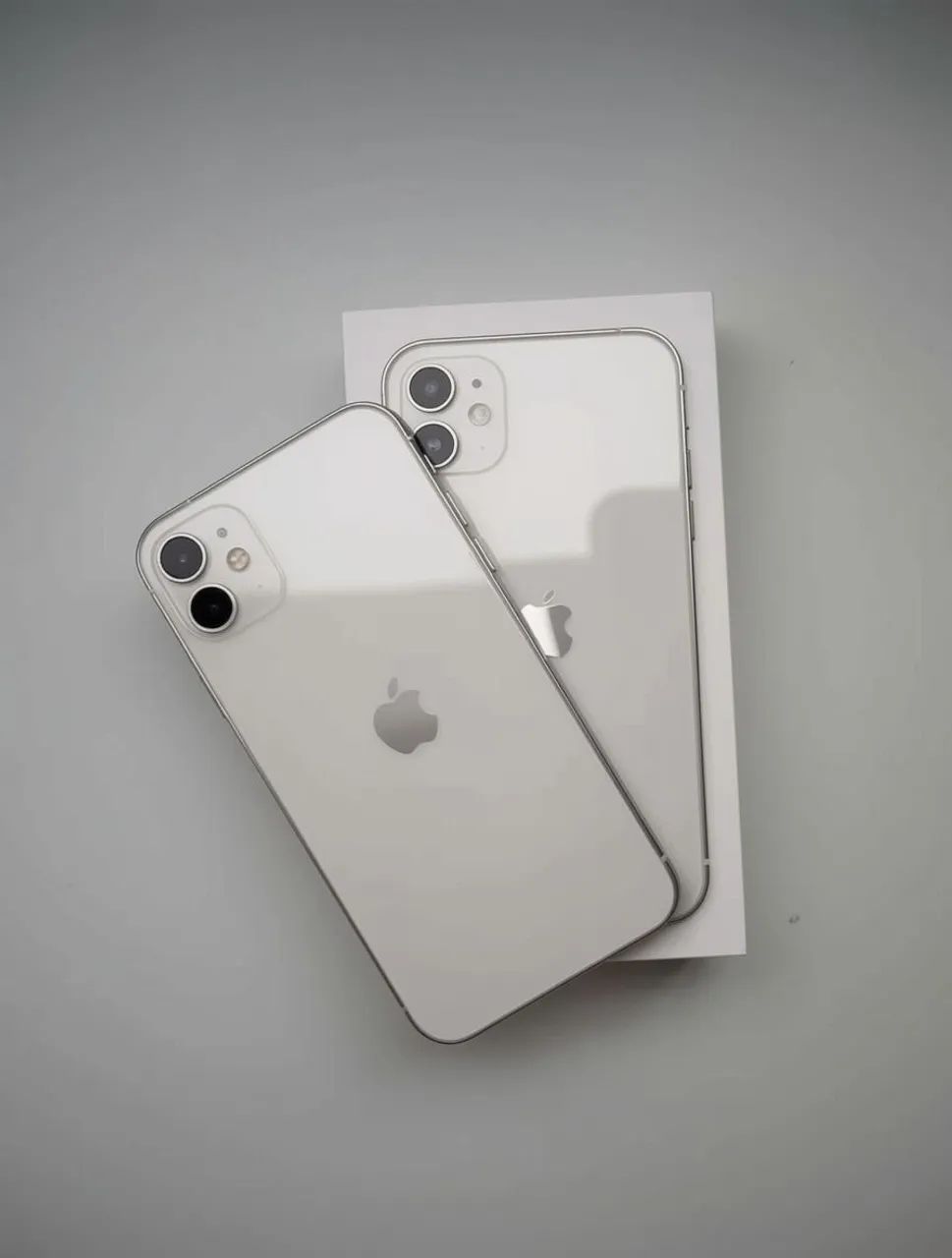 iPhone 11 branco - 256gb - 8 capinhas