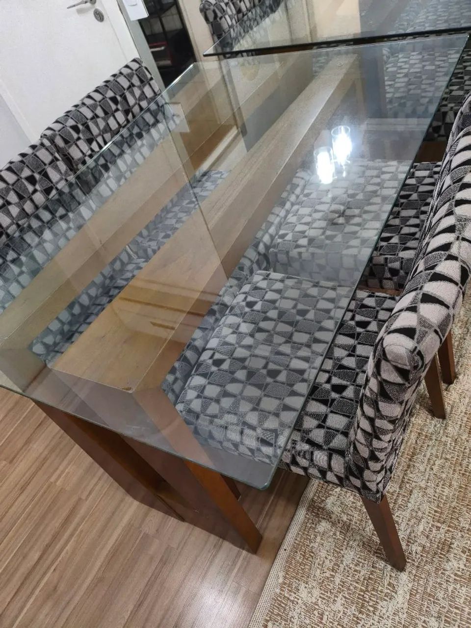 Jogo de mesa com 4 cadeiras - madeira maciça  - Foto 4