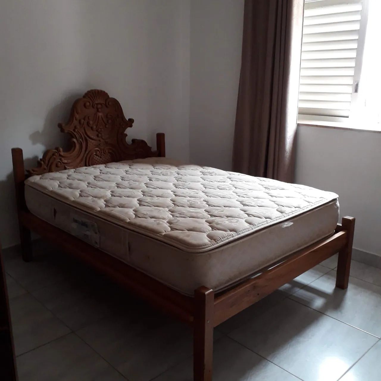 Vendo cama Queen de madeira maciça  - Foto 2