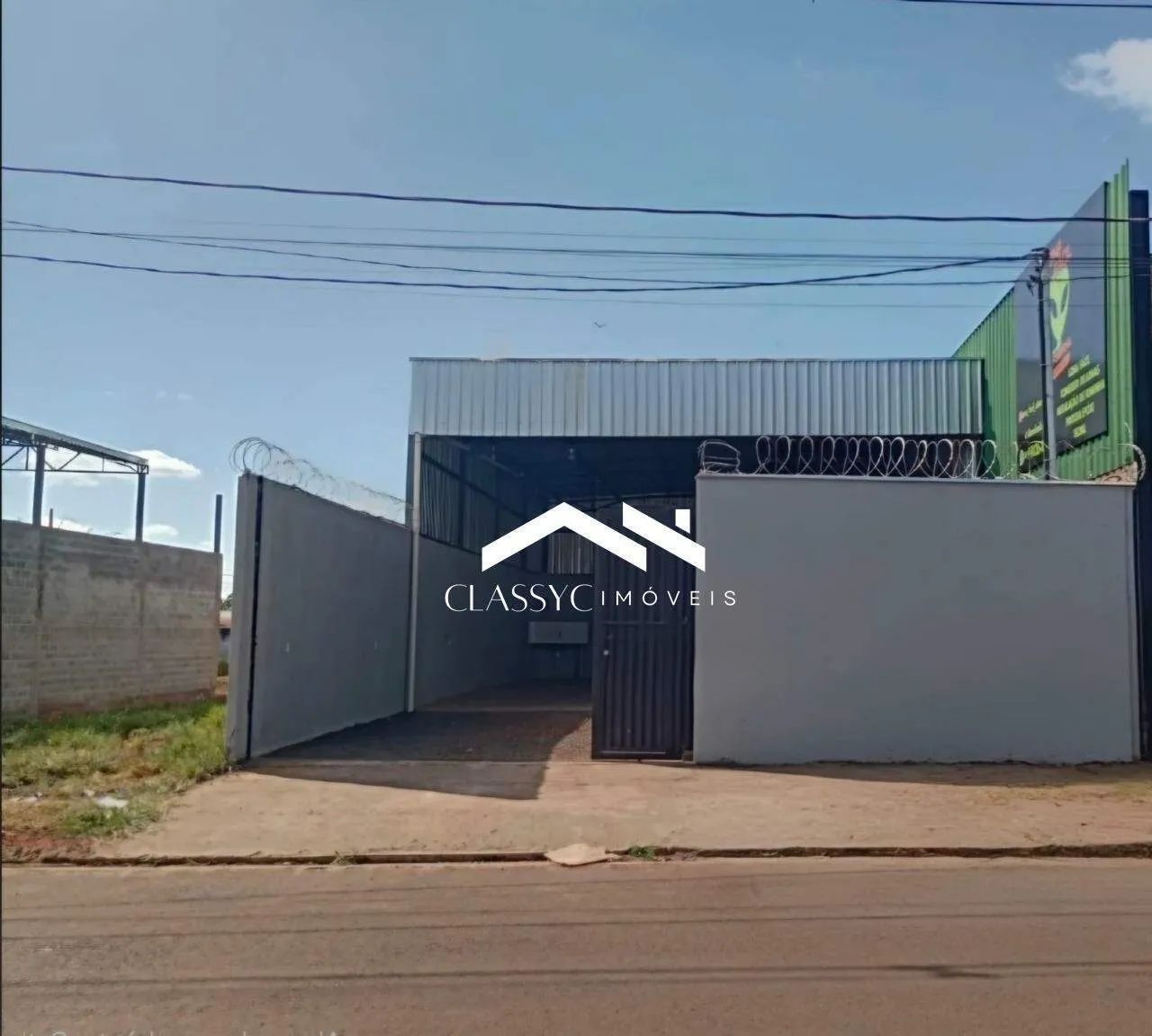 Galpão com 175m² útil, 2 banheiros acessíveis | Uberlândia - MG