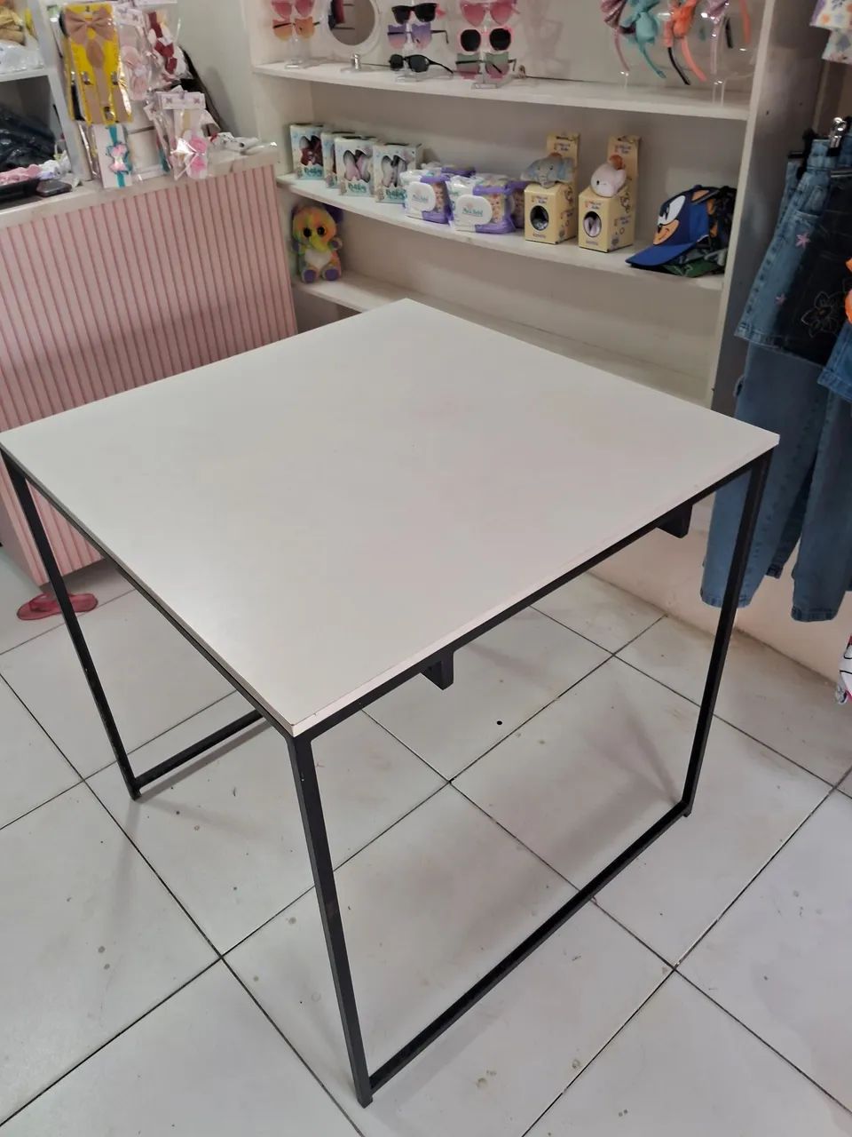 Mesa de centro de loja 