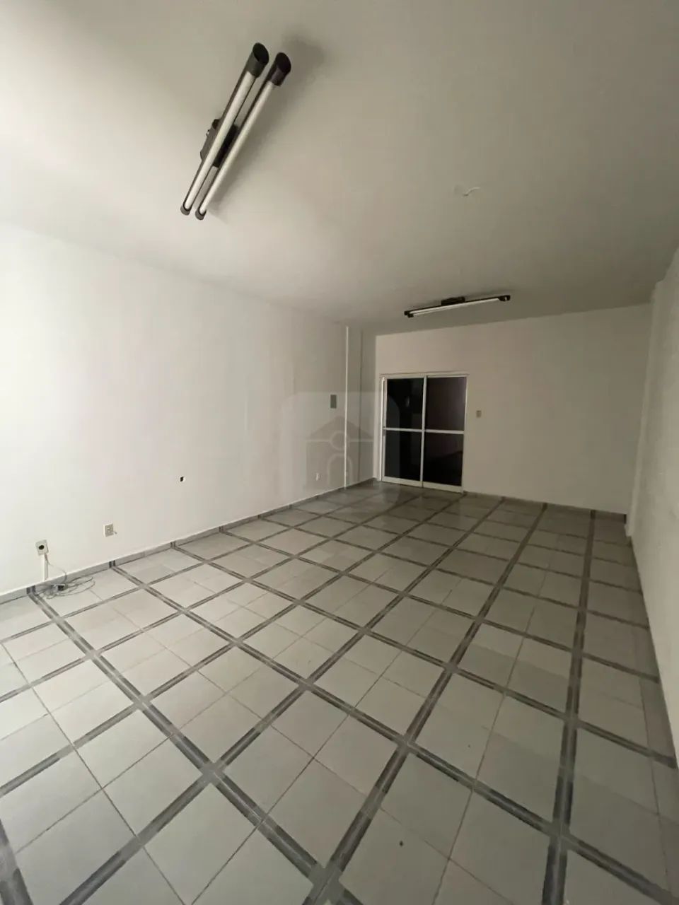 SALA PARA LOCAÇÃO BAIRRO CENTRO PROXIMO AO HOSPITAL - Foto 2