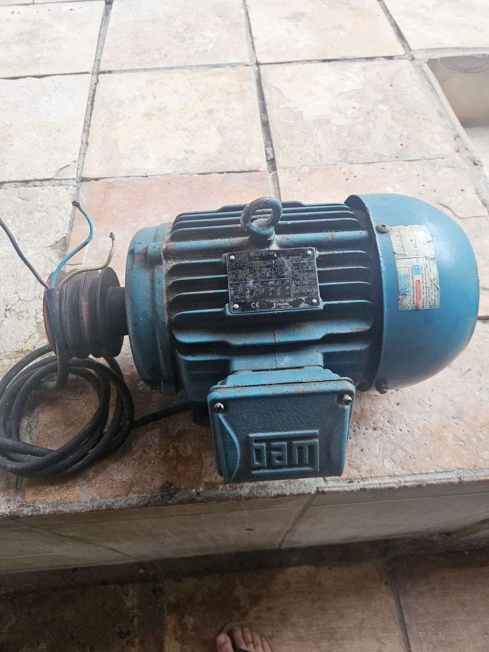 Motor trifásico 3.7 KW. 5cv