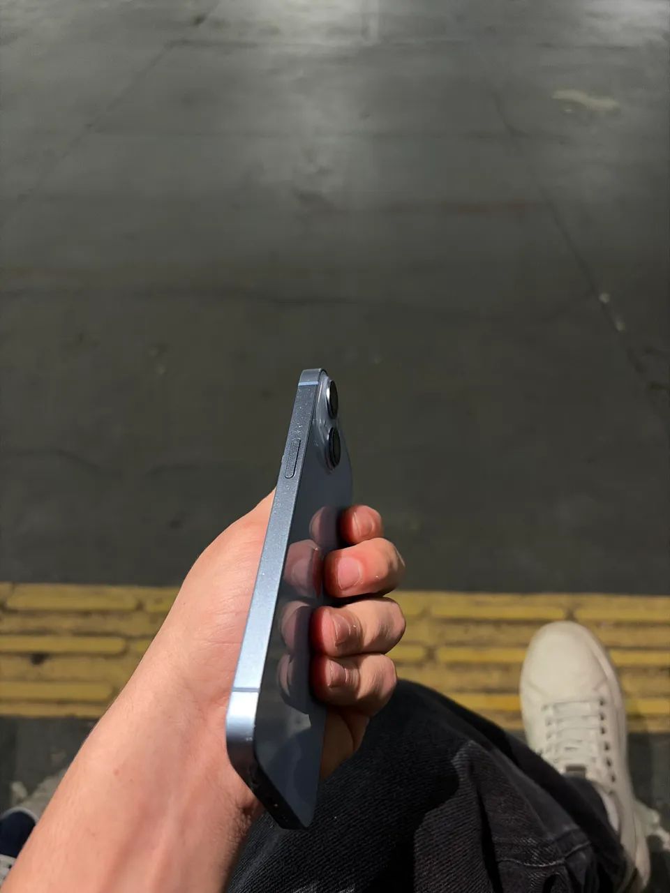 iphone 14  tela trincada mas sem marcas de uso - Foto 2