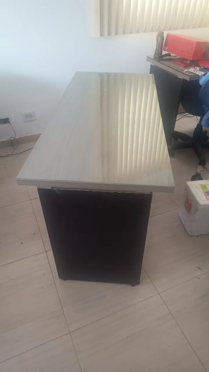 Birô com tampa de vidro para proteção  - Foto 2