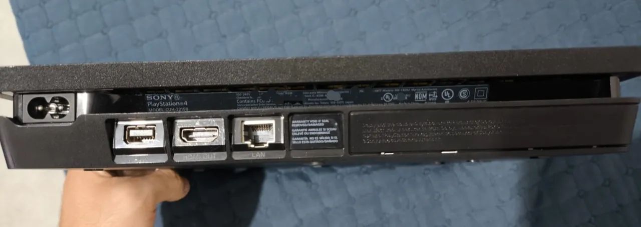 PS4 SLIM 1TB + 2 Controles - Foto 2