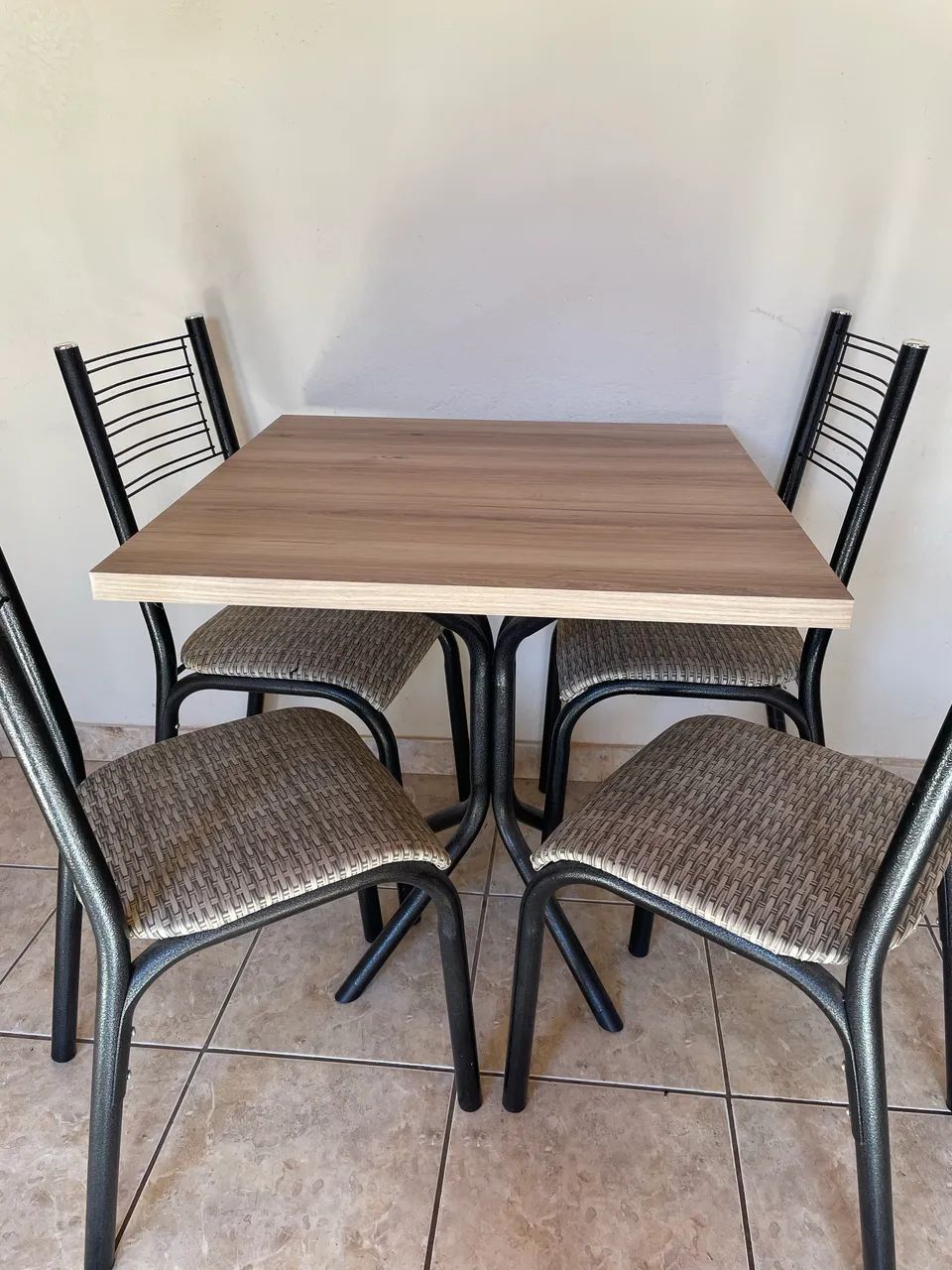 Conjunto Mesa + 4 Cadeiras | Compacto | Seminovo - Foto 3
