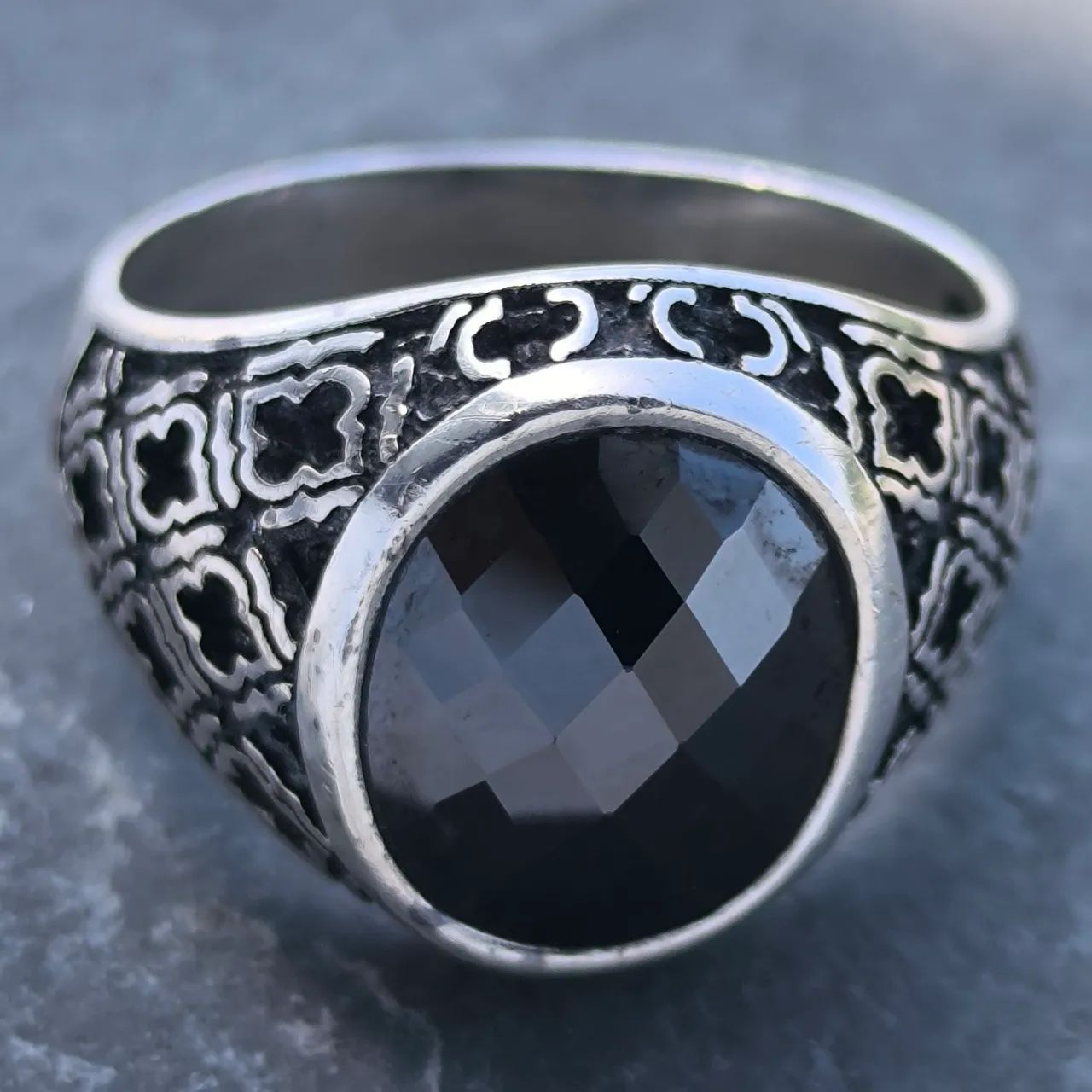 Anel de prata 925 com pedra de Onix lapidada, peça única