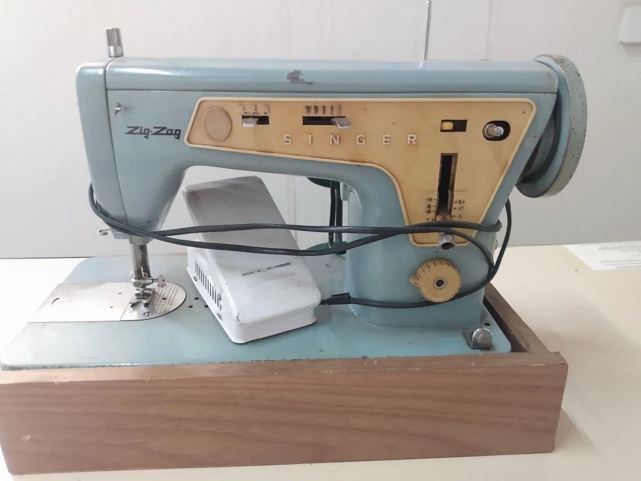 Máquina de costura Singer antiga 