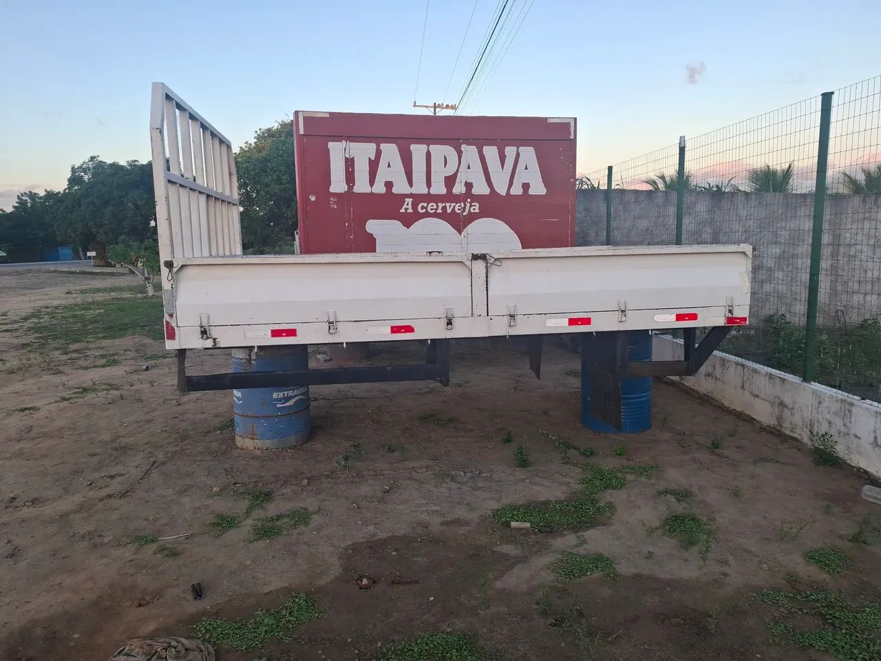 Carroceria de Ferro semi nova 3.70 metros - Foto 5