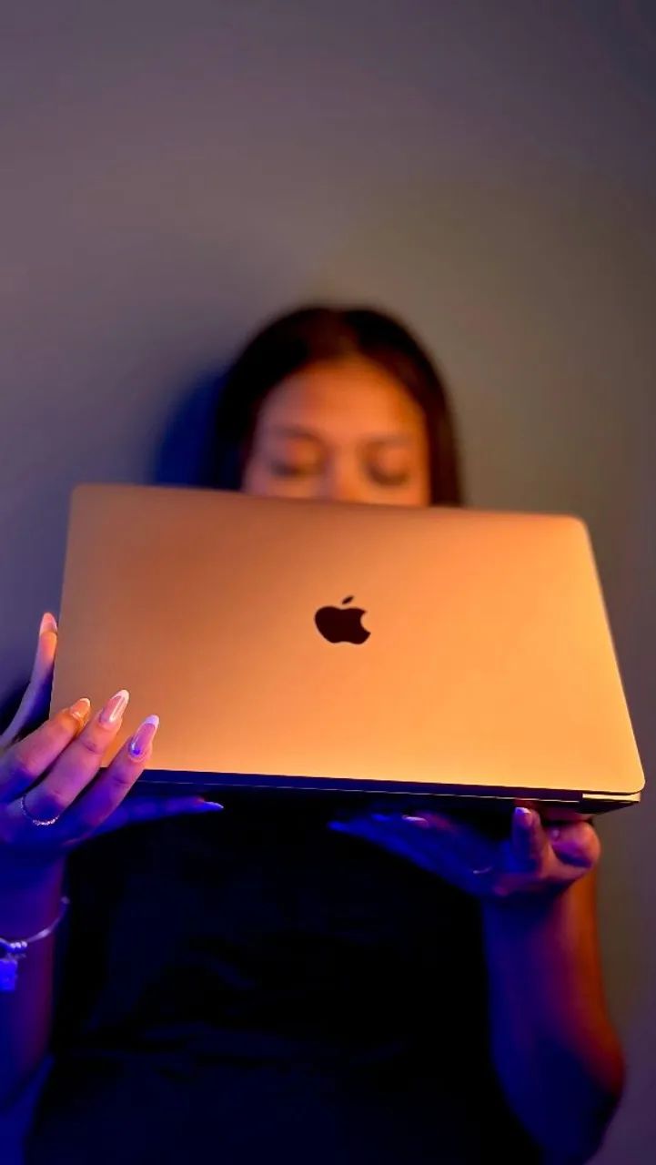MacBook M1 - pra sair logo