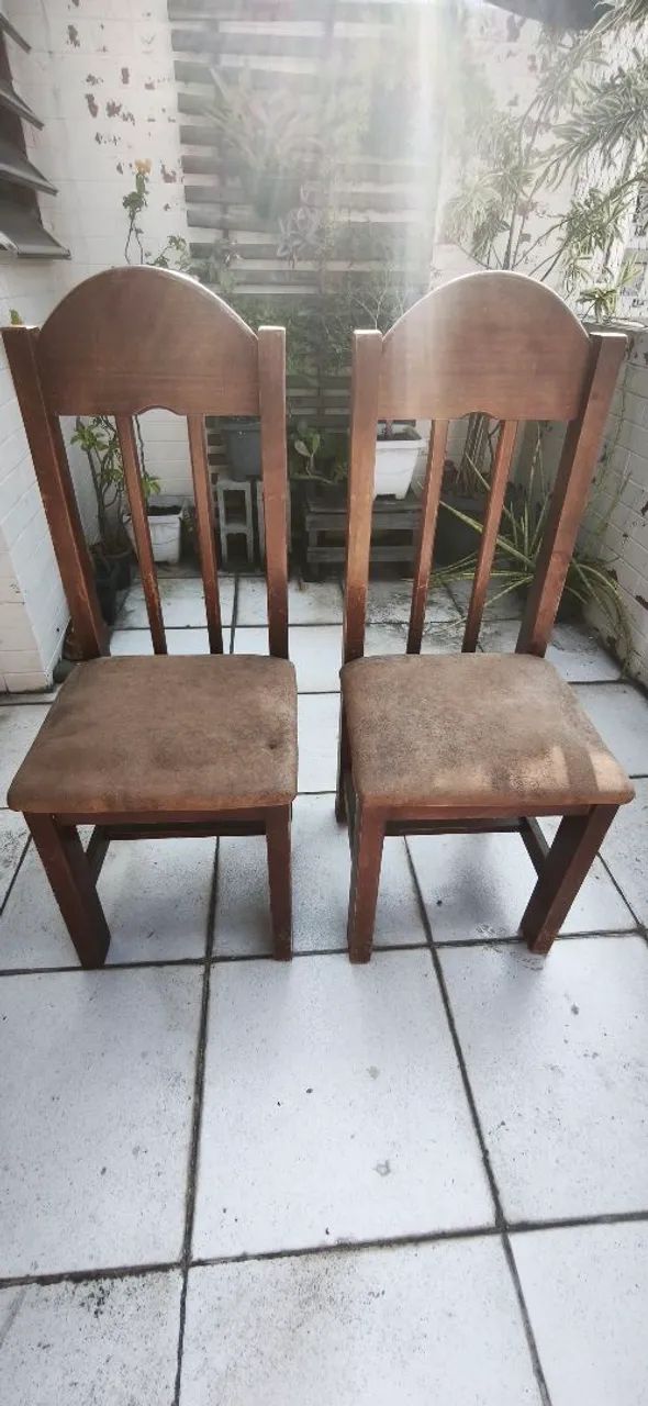 Cadeiras de madeira 