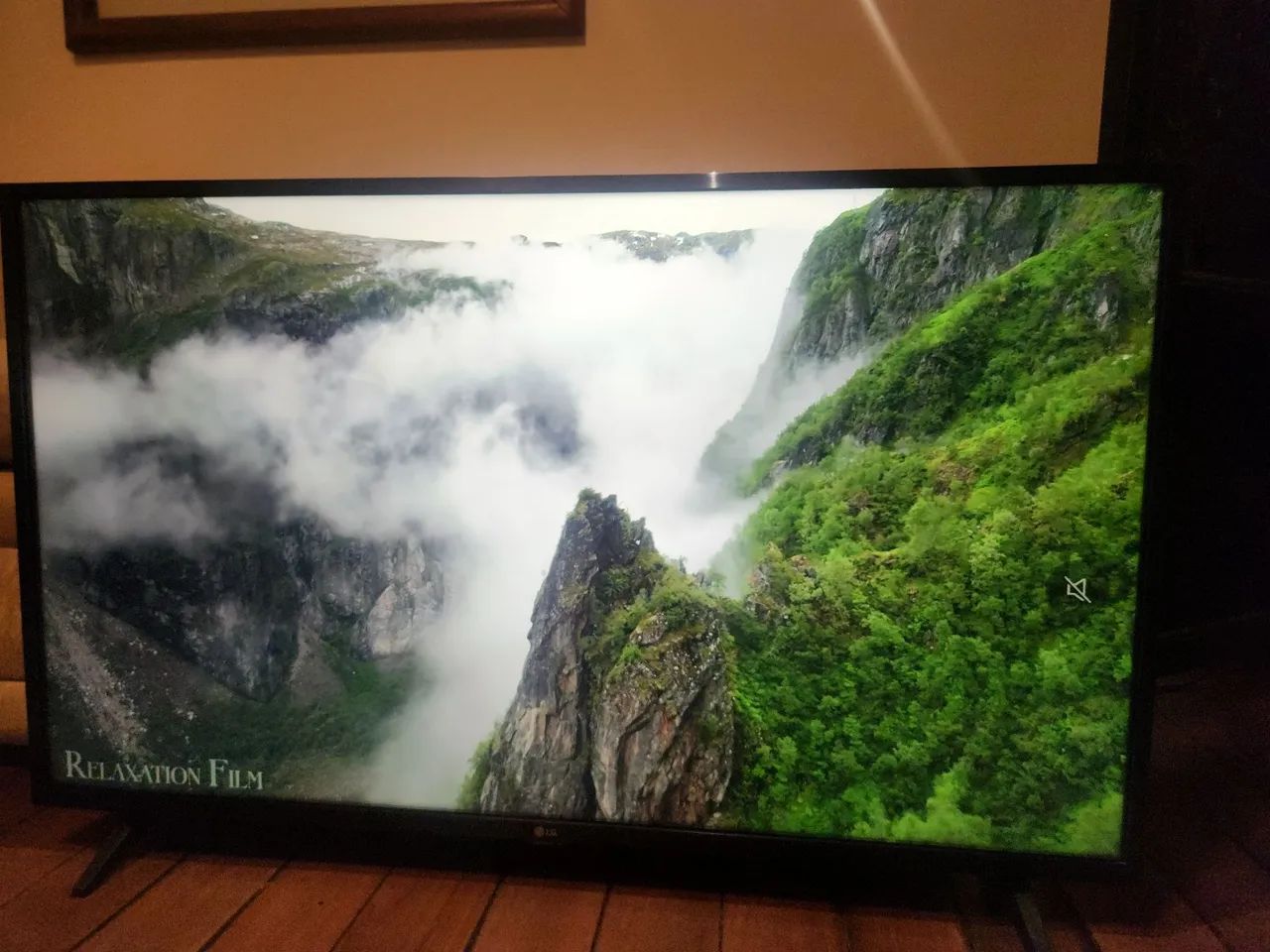 TV LG 4K LED UHD 43' com CAIXA e NF (modelo 43UQ7500PSF) - Foto 3