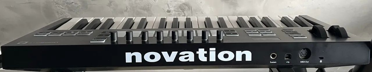 Controlador Novation Launchkey 37 MK3 - Instrumentos musicais