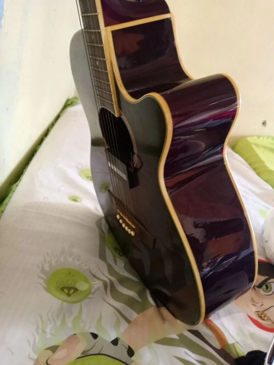 Vendo este violão aceito celular 