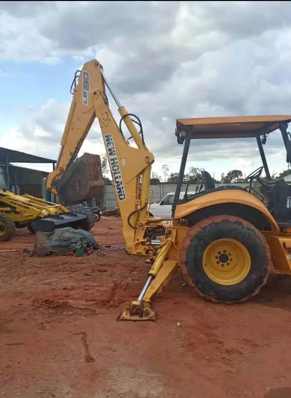 Retroescavadeira new Holland 2002