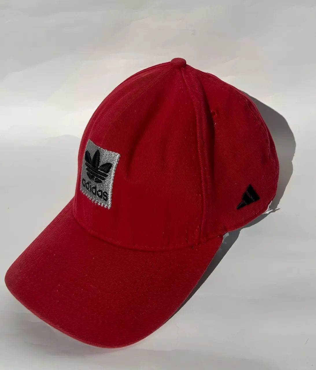 Boné de marca adidas, original cor vermelho.  - Foto 4