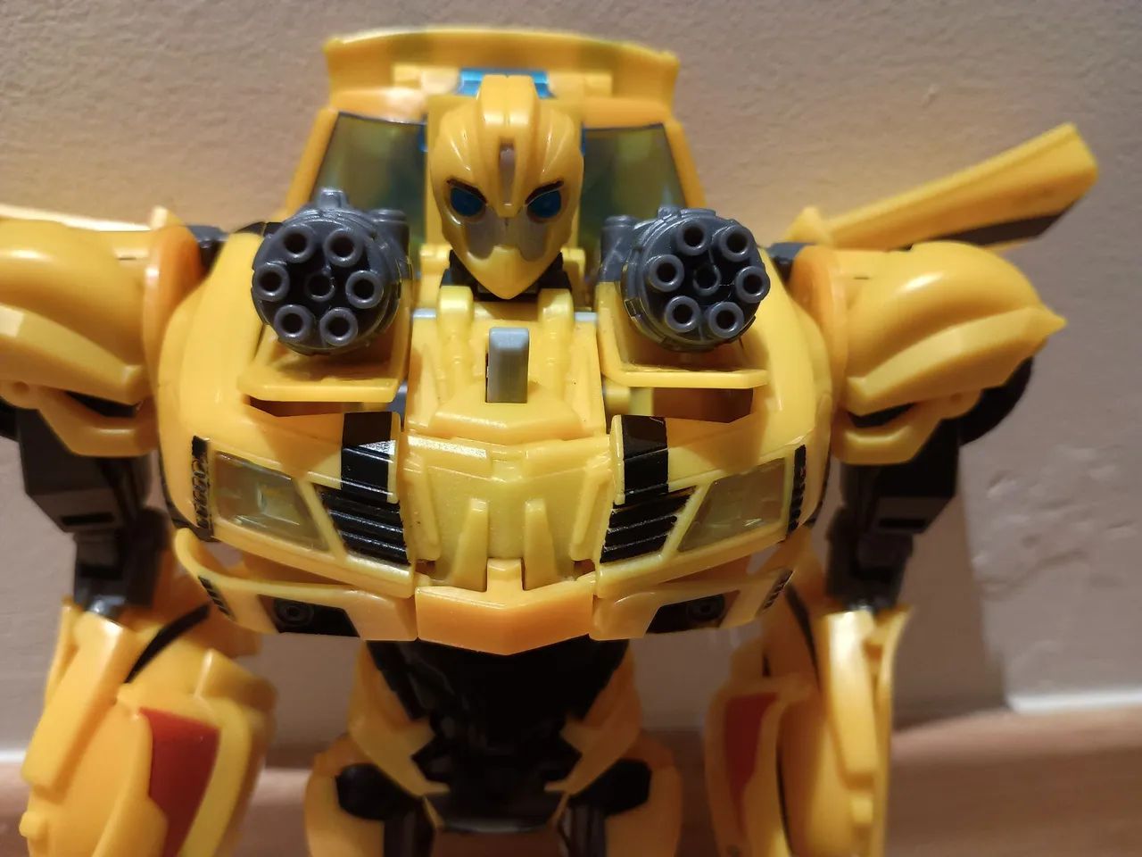 Boneco Bumblebee weaponizer Transformers prime hasbro - Foto 4