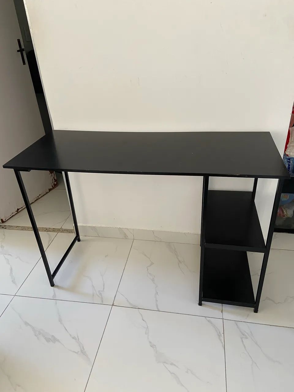     Mesa para Home Office - Linda, Prática e Conservada - Foto 3