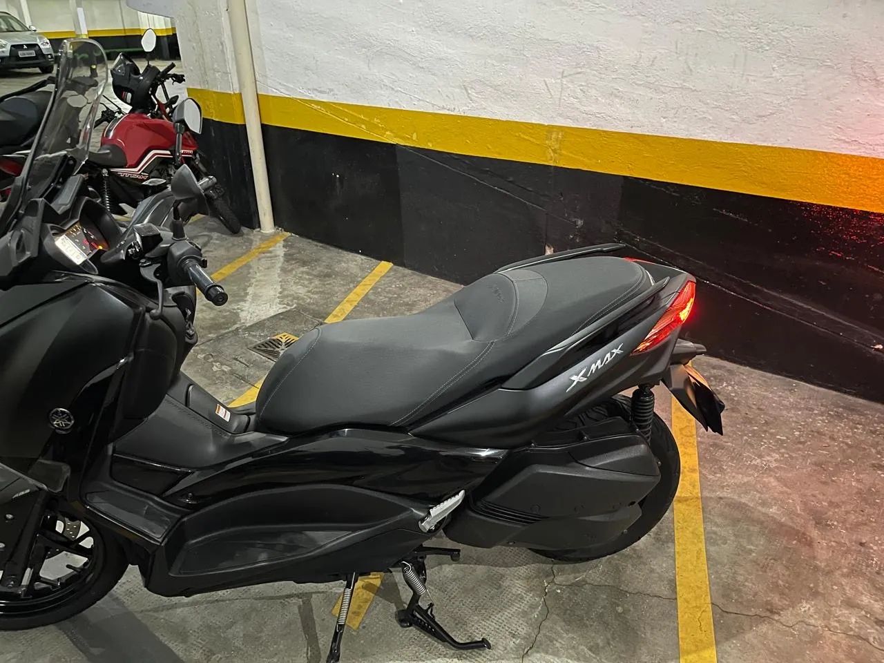 Xmax 250 ano 22 com 8.100km