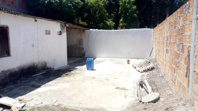 Vende-se esta Casa. Aceito carro de entrada - Foto 2