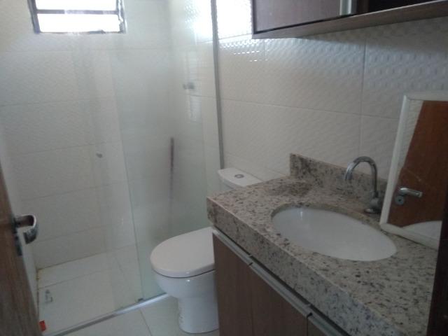 Allmeida vende bela casa com três quartos no Condomínio Mansões Entre Lagos - Foto 14