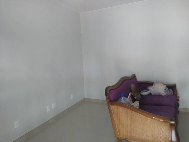 Allmeida vende bela casa com três quartos no Condomínio Mansões Entre Lagos - Foto 7