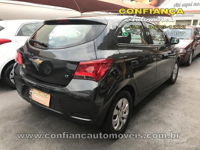 GM / Onix Hatch LT 1.0 8V - Foto 4