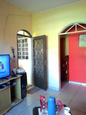 Vendo ótimo prédio com três apartamentos e uma casa de fundos - Foto 8