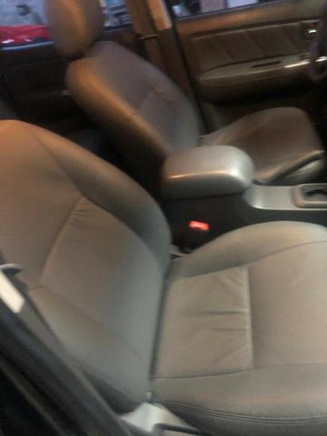 Vendo ou troco Hilux 13/13 SRV Preta - Foto 7