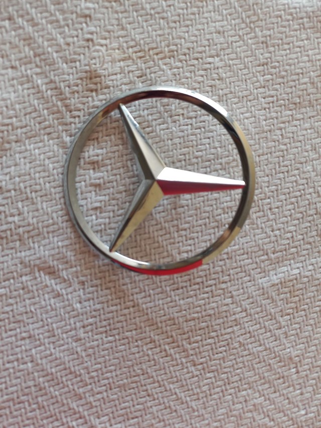 Emblema da tampa traseira Mercedes c180 2015 - Foto 2
