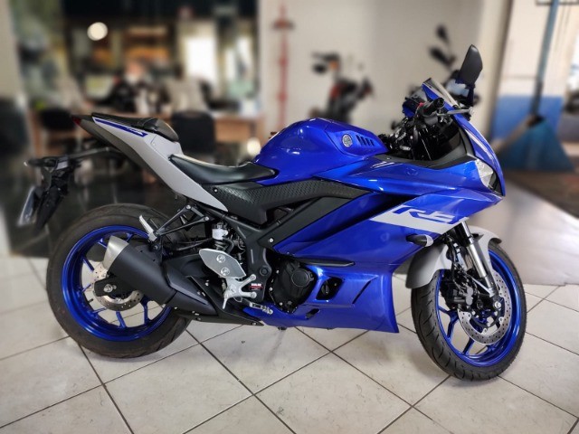 YAMAHA R3  MOTO MUITO NOVA 