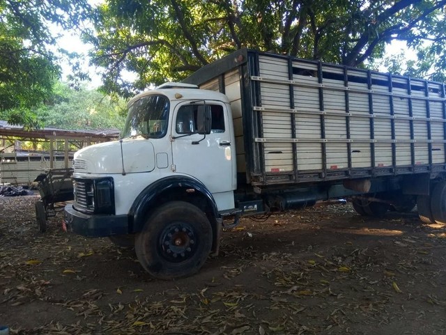 CAMINHÃO MERCEDES-BENZ 1318