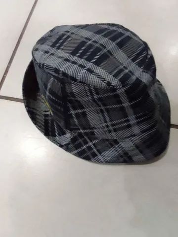 Chapeu em tecido xadrez sem uso 