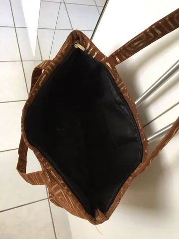 linda bolsa marrom com estampa dourada! - Foto 2