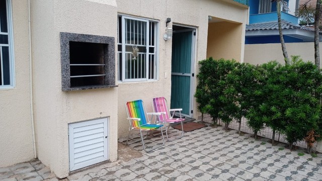 Apartamento 2 qtos com ar a 200 metros praia de Bombas em Bombinhas SC