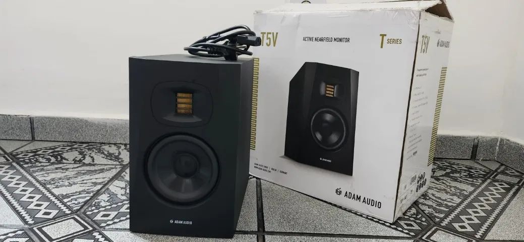 Par de Monitores de áudio ativo ADAM Audio T5V