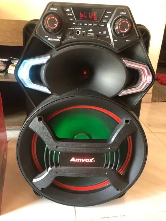 Uma caixa de som está funcionando perfeitamente  - Foto 2