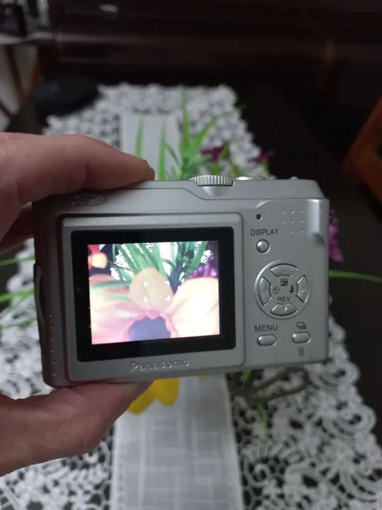 Camera digital Lumix Panasonic funciona a pilha  - Foto 2