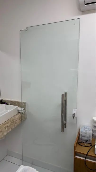 Porta de vidro temperado com puxador