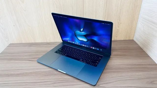 MacBook Pro 32 GB Ram, 512 SSD, Core i9, 15.4 Polegadas, Touch Bar