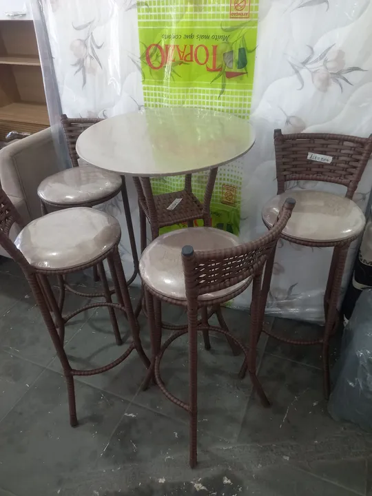 Conjunto de 4 Banquetas em Rattan - Ideal para sua área gourmet!
